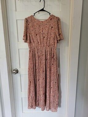Women's Floral Pleated Midi Dress - Pink